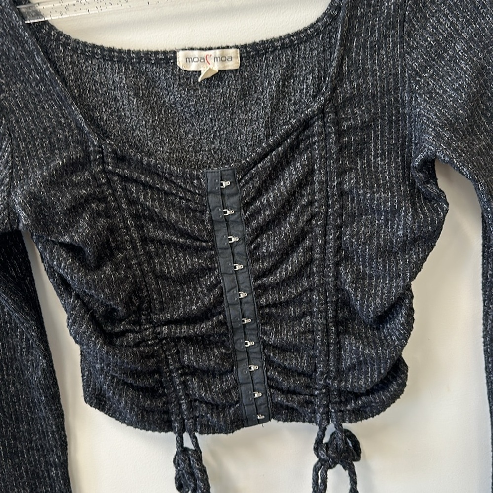 moa moa • Grey Ribbed Cropped Sweater • Sz M - Picture 2 of 8